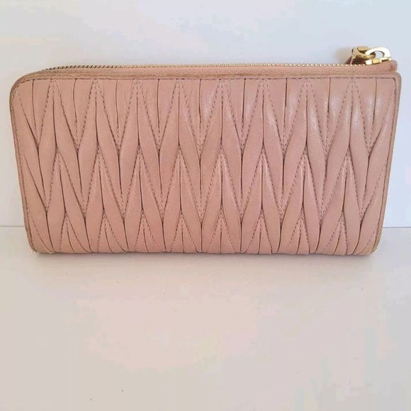 🩷Miu Miu Matelasse Pink Leather Accordion Card Holder Logo Zip Around Wallet🩷 - Picture 2 of 15